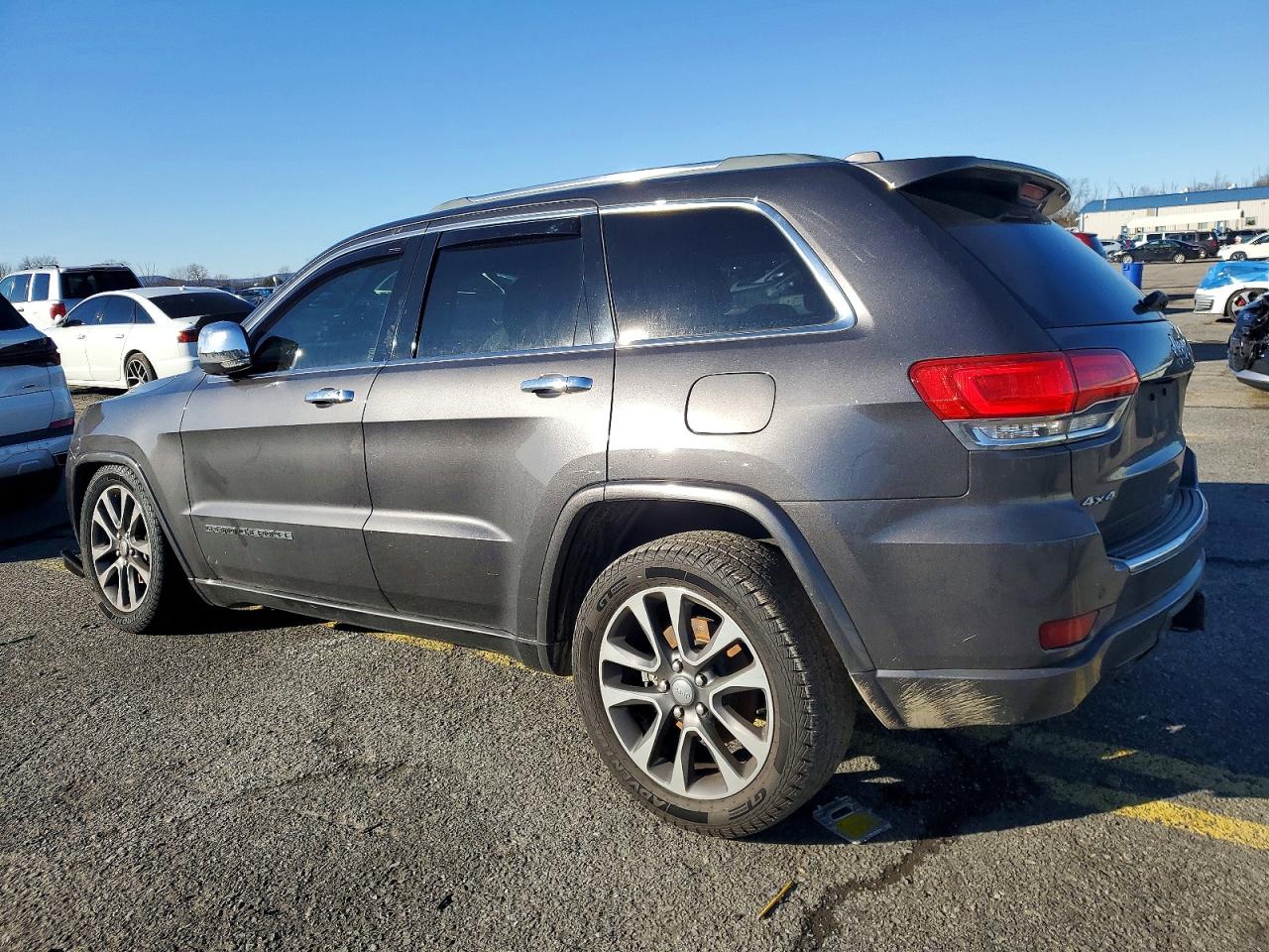 2018 JEEP GRAND CHEROKEE OVERLAND photo 2