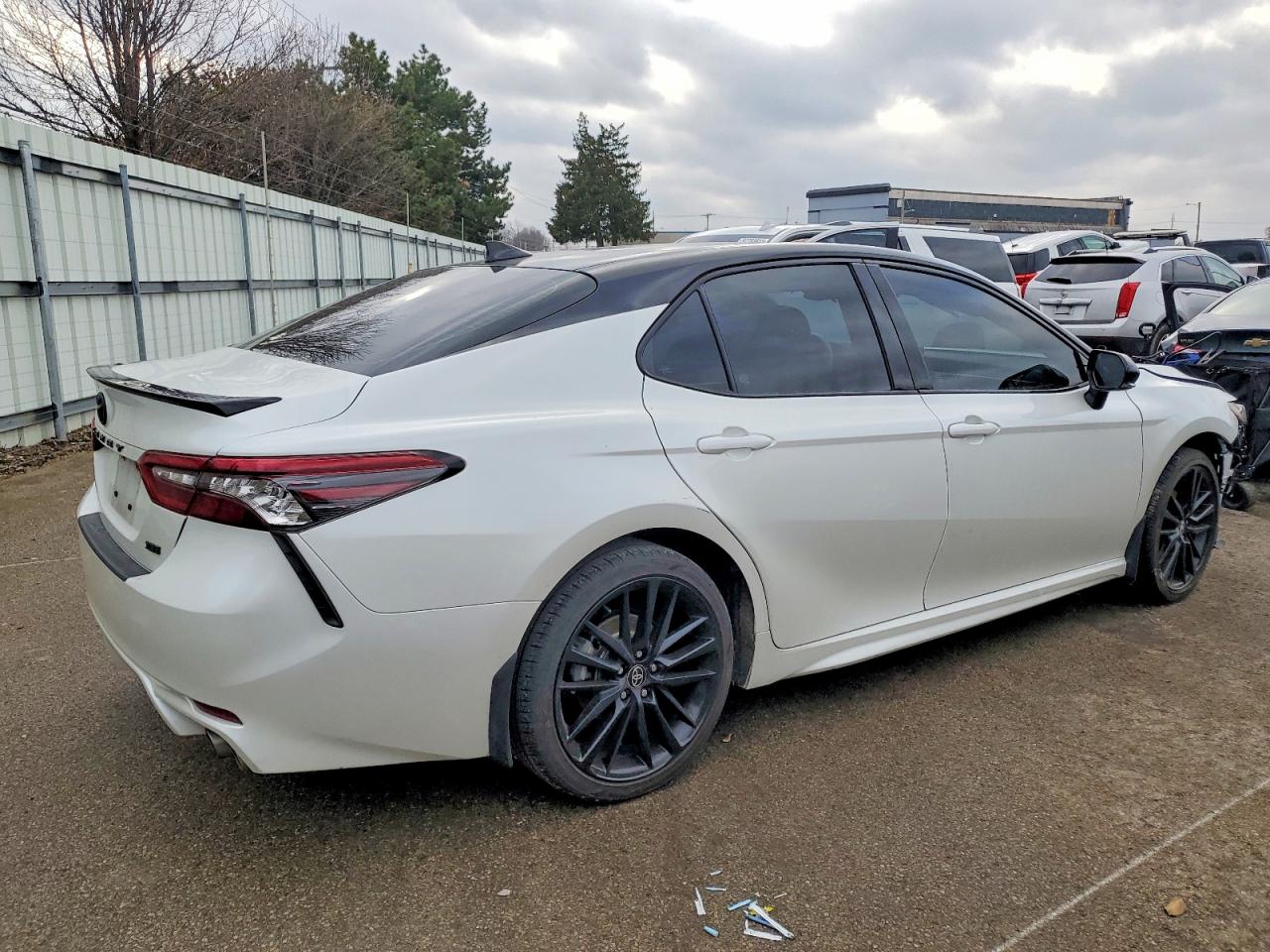 2022 TOYOTA CAMRY XSE photo 3