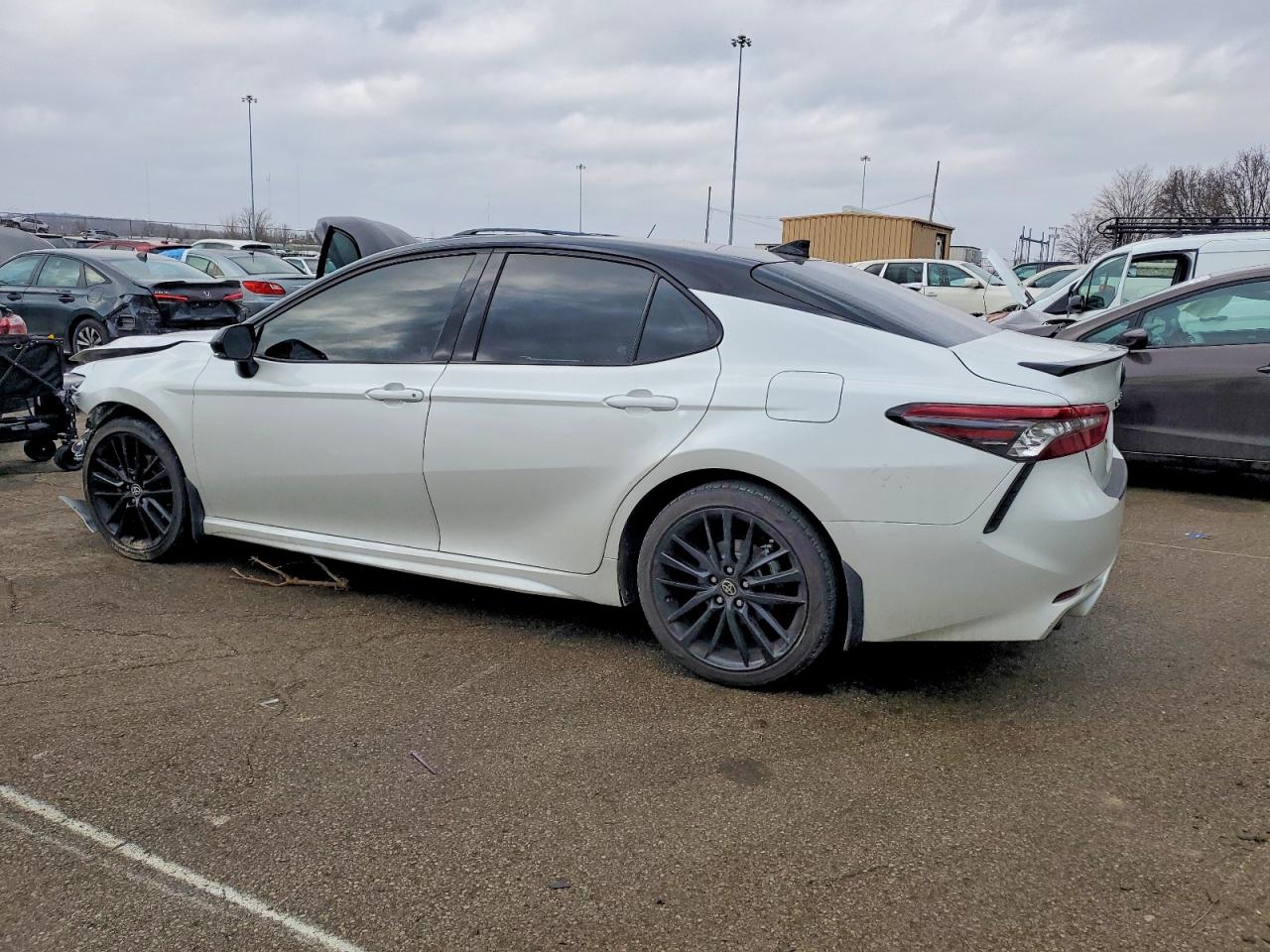 2022 TOYOTA CAMRY XSE photo 2