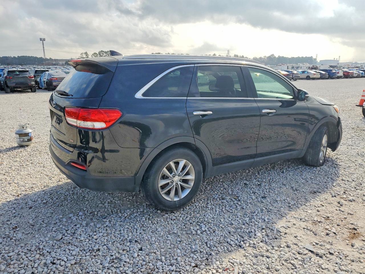 2016 KIA SORENTO LX photo 3