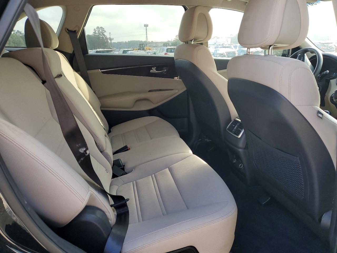 2016 KIA SORENTO LX photo 11