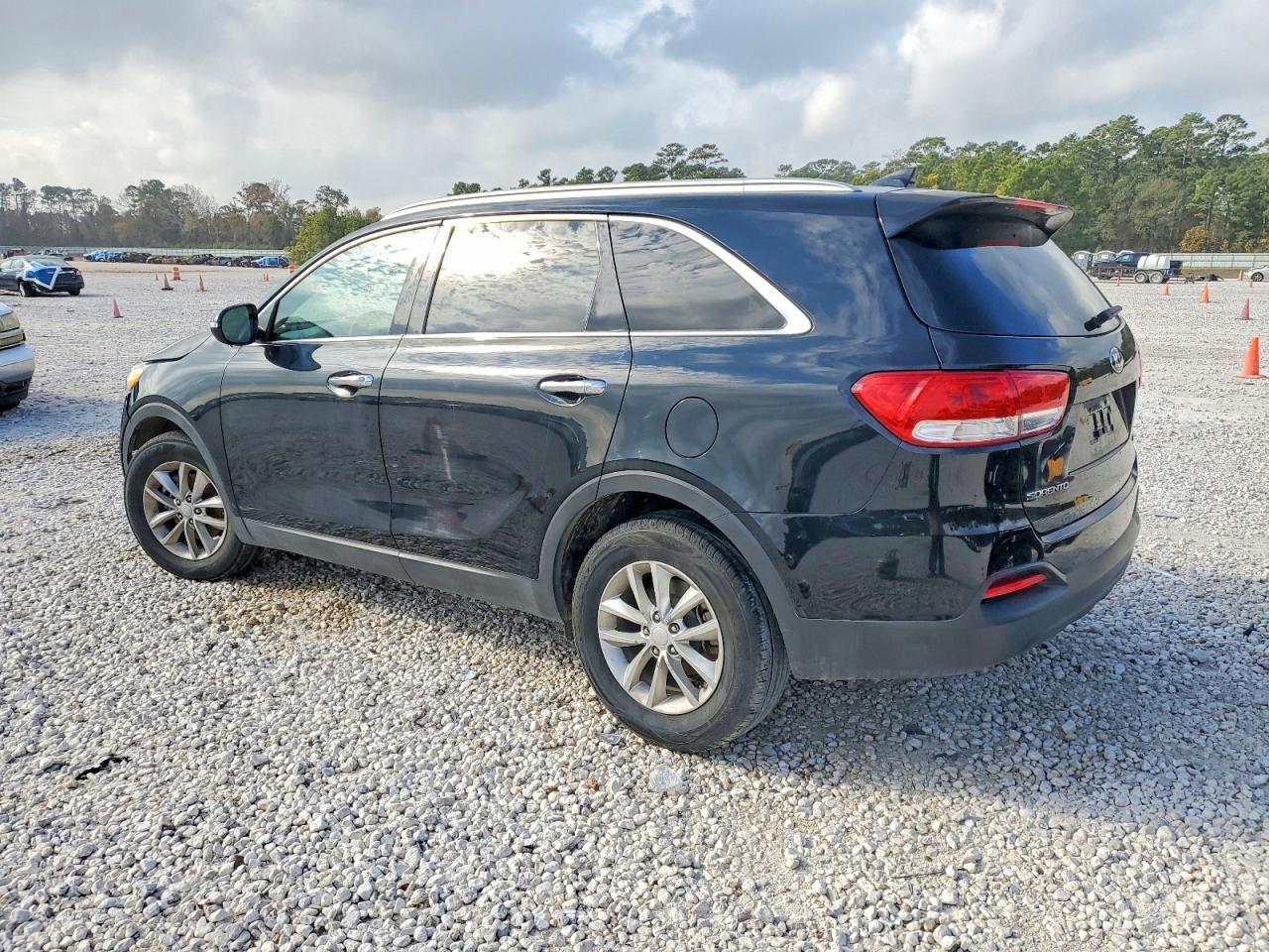 2016 KIA SORENTO LX photo 2