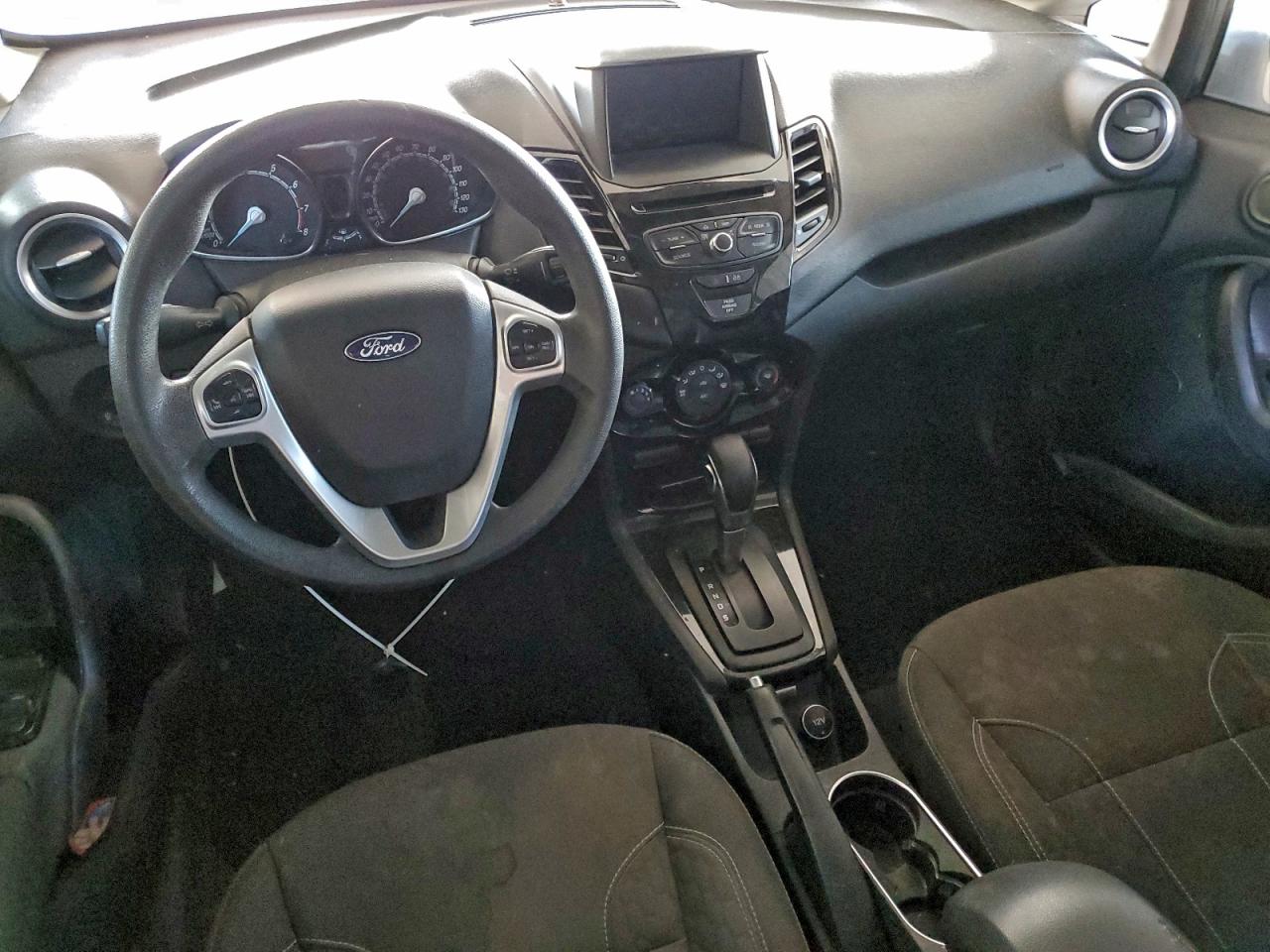 2019 FORD FIESTA SE photo 8