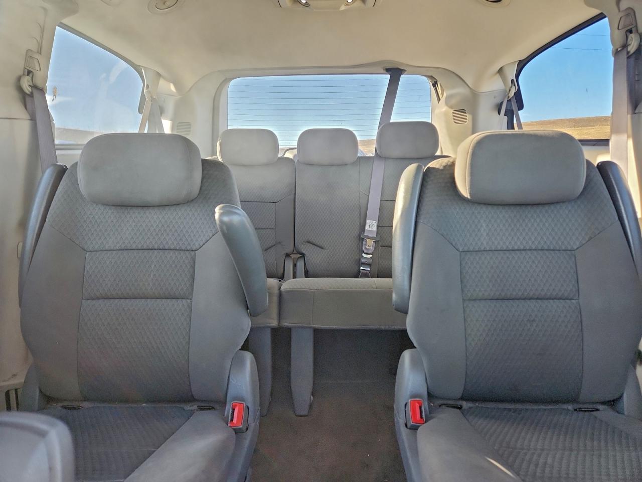 2010 CHRYSLER TOWN & COUNTRY TOURING photo 10