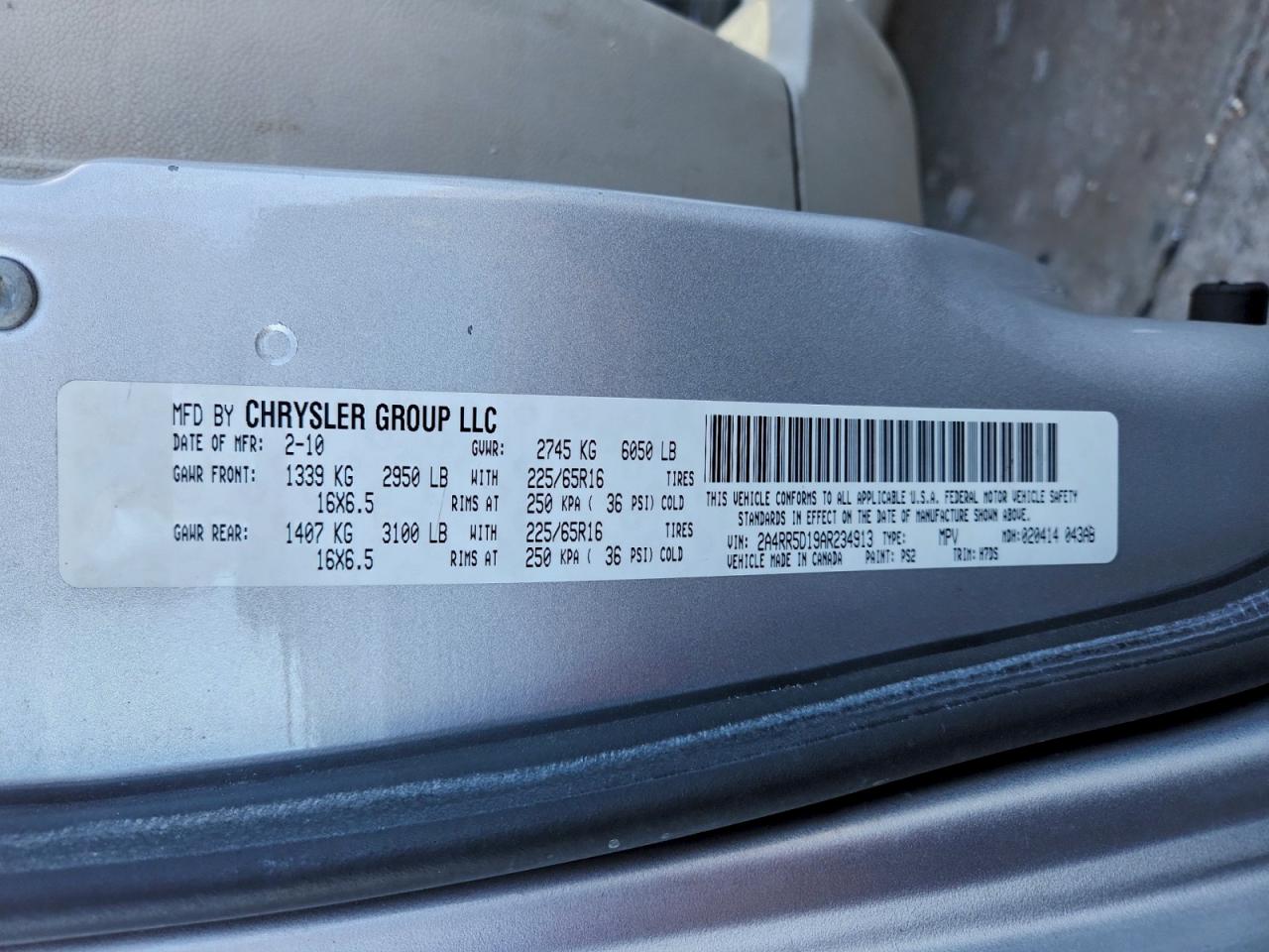 2010 CHRYSLER TOWN & COUNTRY TOURING photo 13