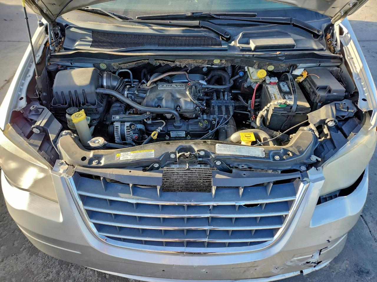 2010 CHRYSLER TOWN & COUNTRY TOURING photo 12