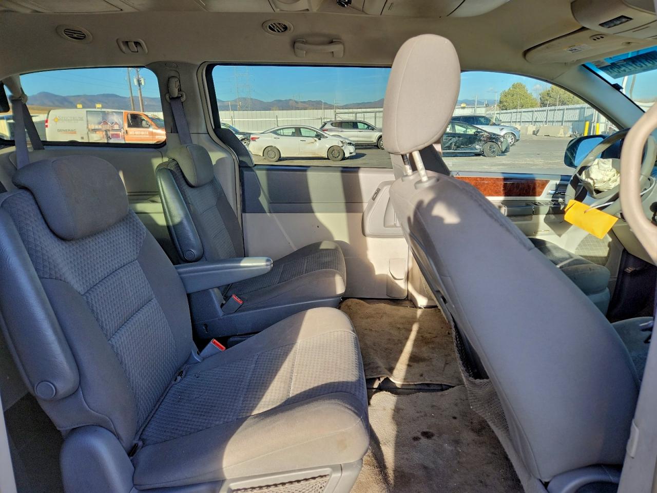 2010 CHRYSLER TOWN & COUNTRY TOURING photo 11