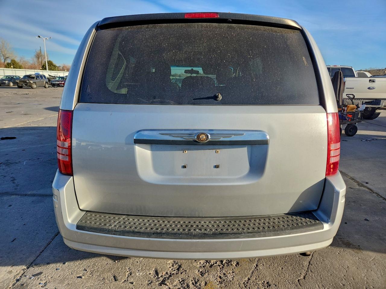 2010 CHRYSLER TOWN & COUNTRY TOURING photo 6