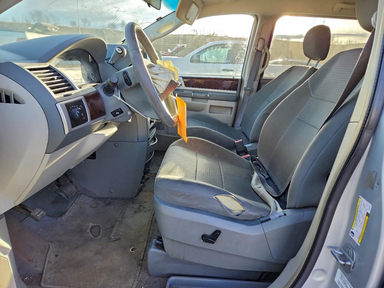 2010 CHRYSLER TOWN & COUNTRY TOURING photo 7