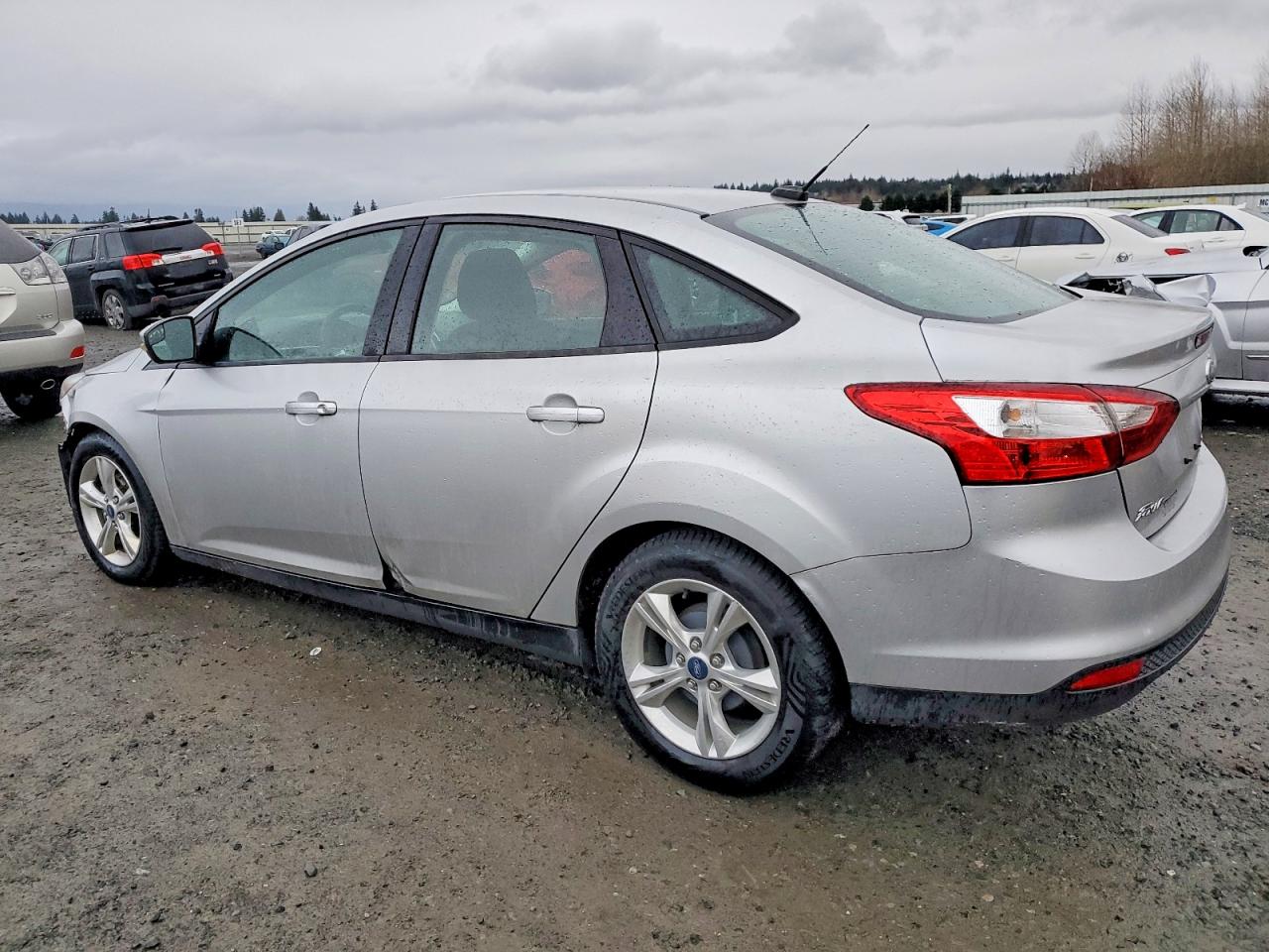 2013 FORD FOCUS SE photo 2