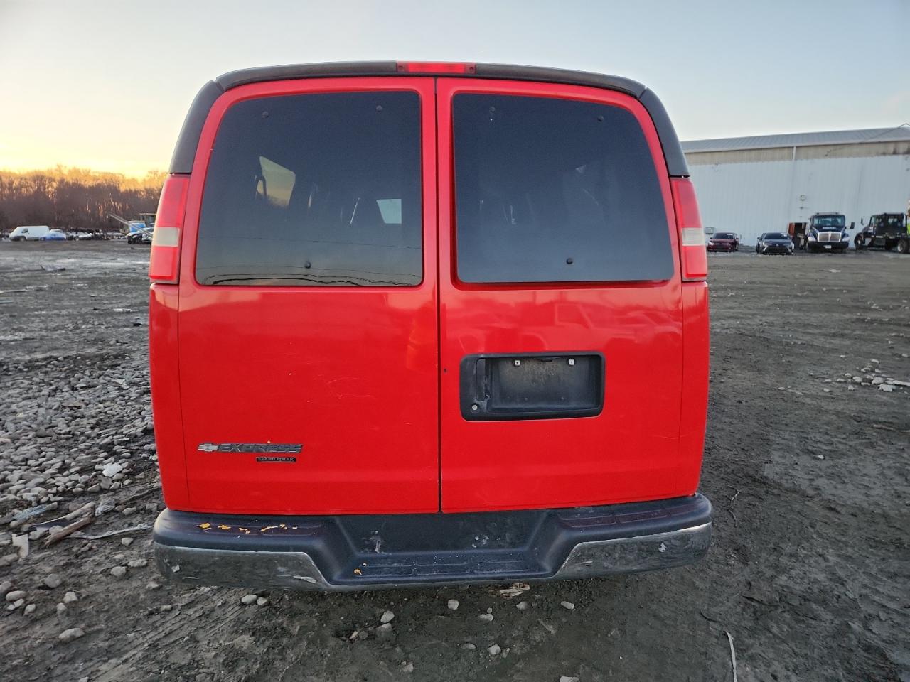 2016 CHEVROLET EXPRESS G3500 LT photo 6