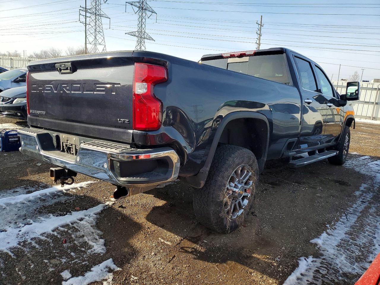 2024 CHEVROLET SILVERADO K3500 LTZ photo 3