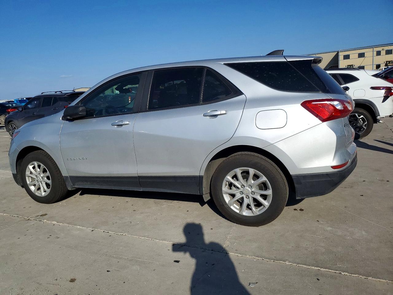 2021 CHEVROLET EQUINOX LS photo 2