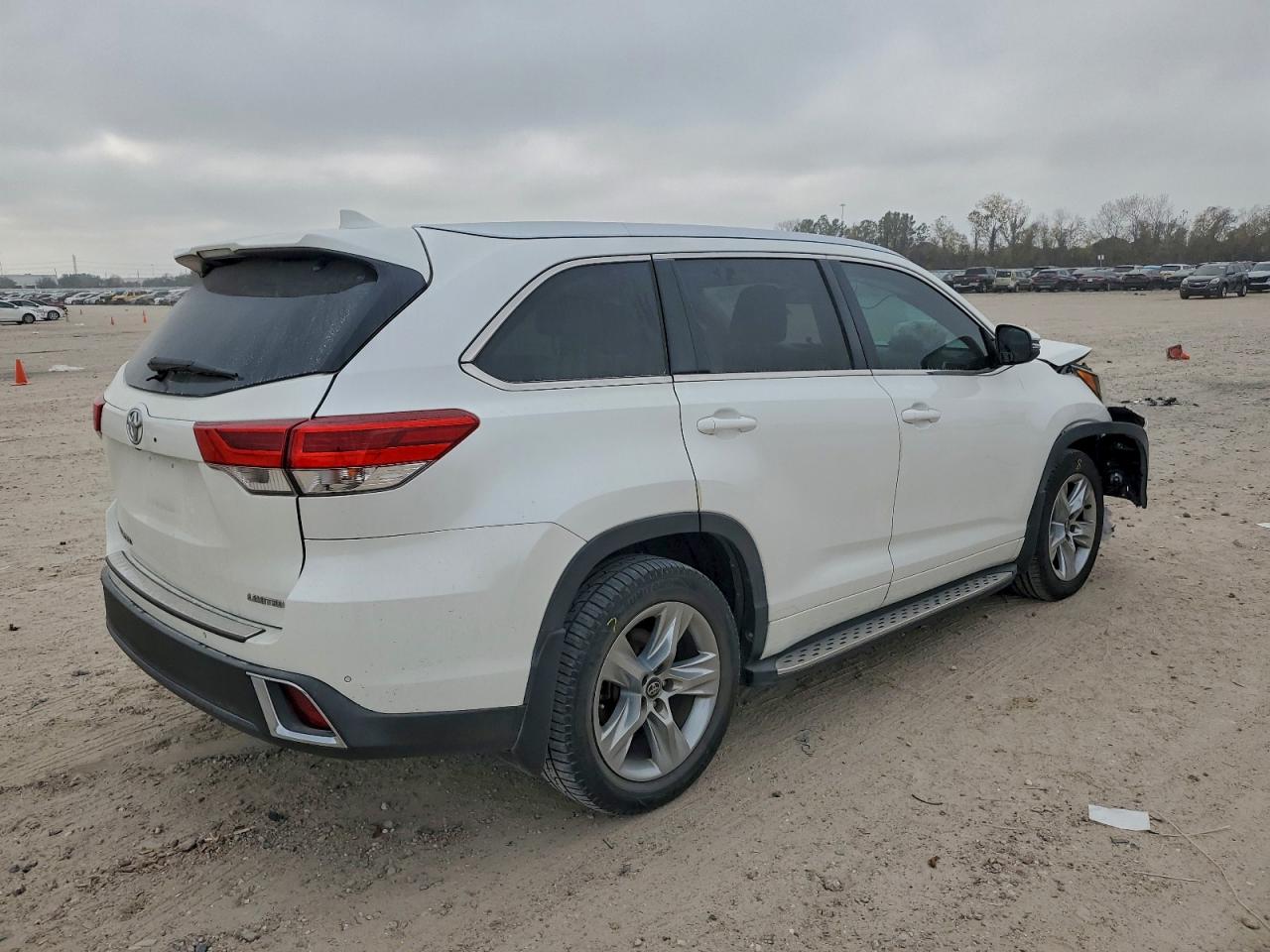 2017 TOYOTA HIGHLANDER LIMITED photo 3