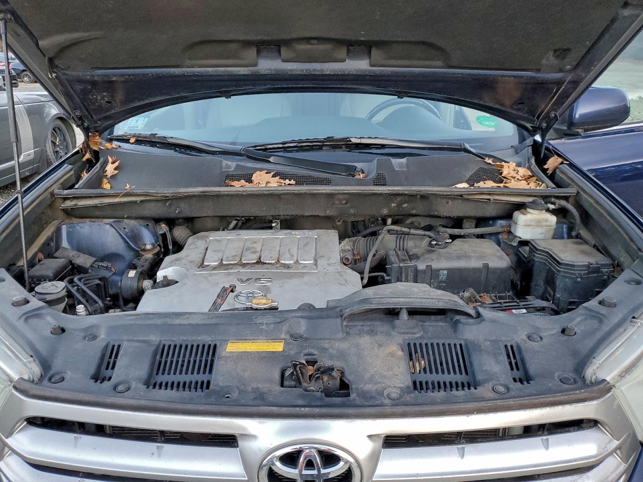 2011 TOYOTA HIGHLANDER BASE photo 12
