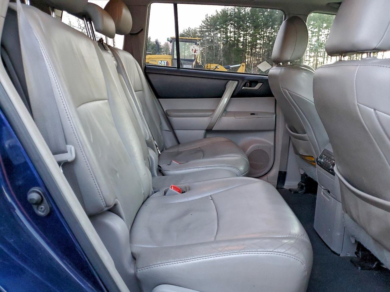 2011 TOYOTA HIGHLANDER BASE photo 11