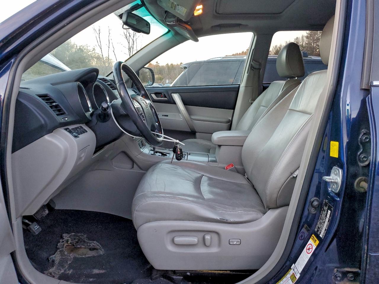 2011 TOYOTA HIGHLANDER BASE photo 7