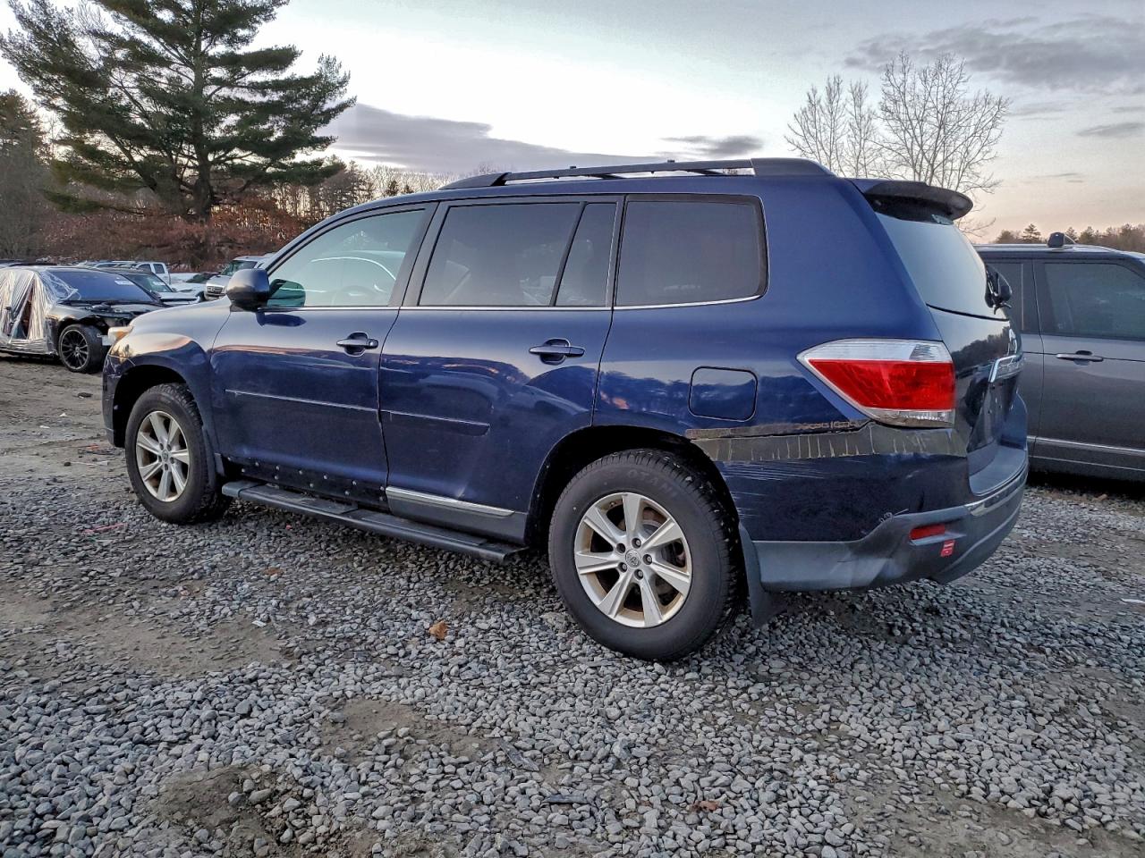 2011 TOYOTA HIGHLANDER BASE photo 2