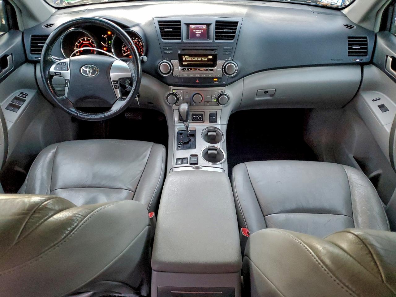 2011 TOYOTA HIGHLANDER BASE photo 8