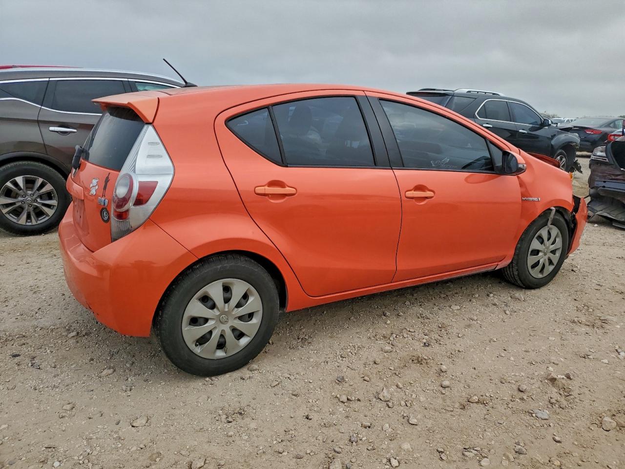 2014 TOYOTA PRIUS C photo 3