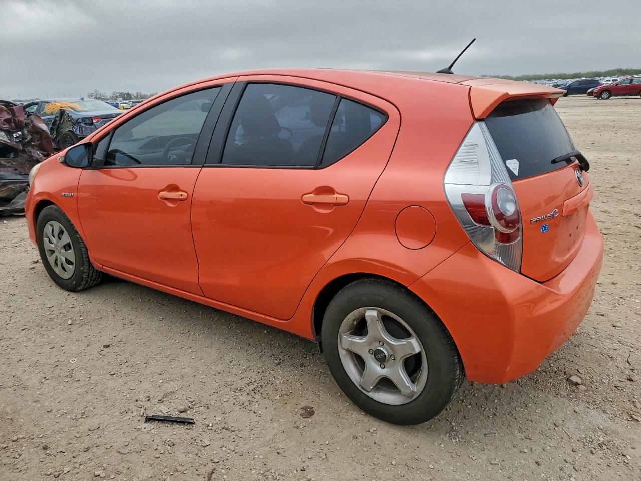 2014 TOYOTA PRIUS C photo 2