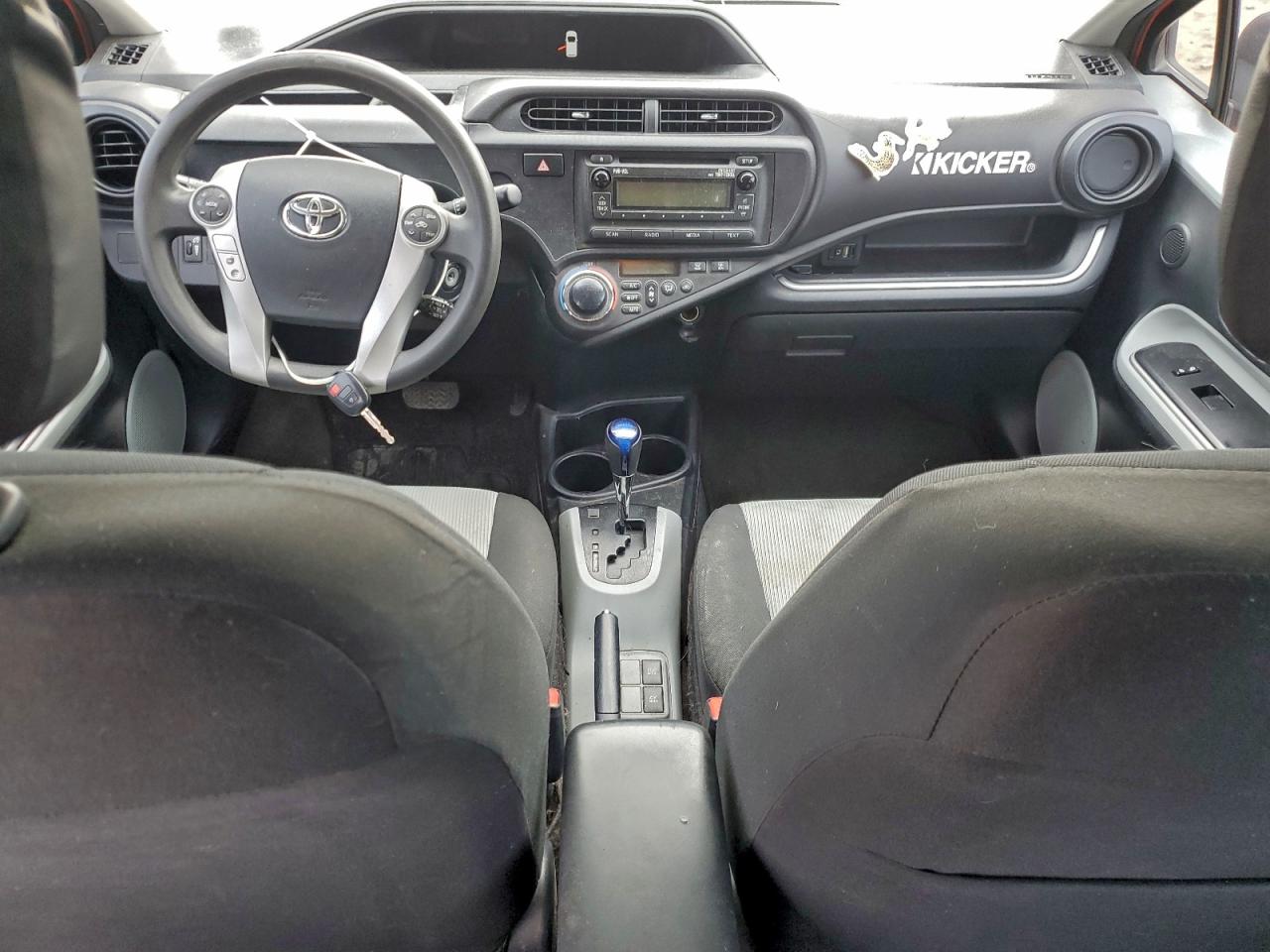 2014 TOYOTA PRIUS C photo 8
