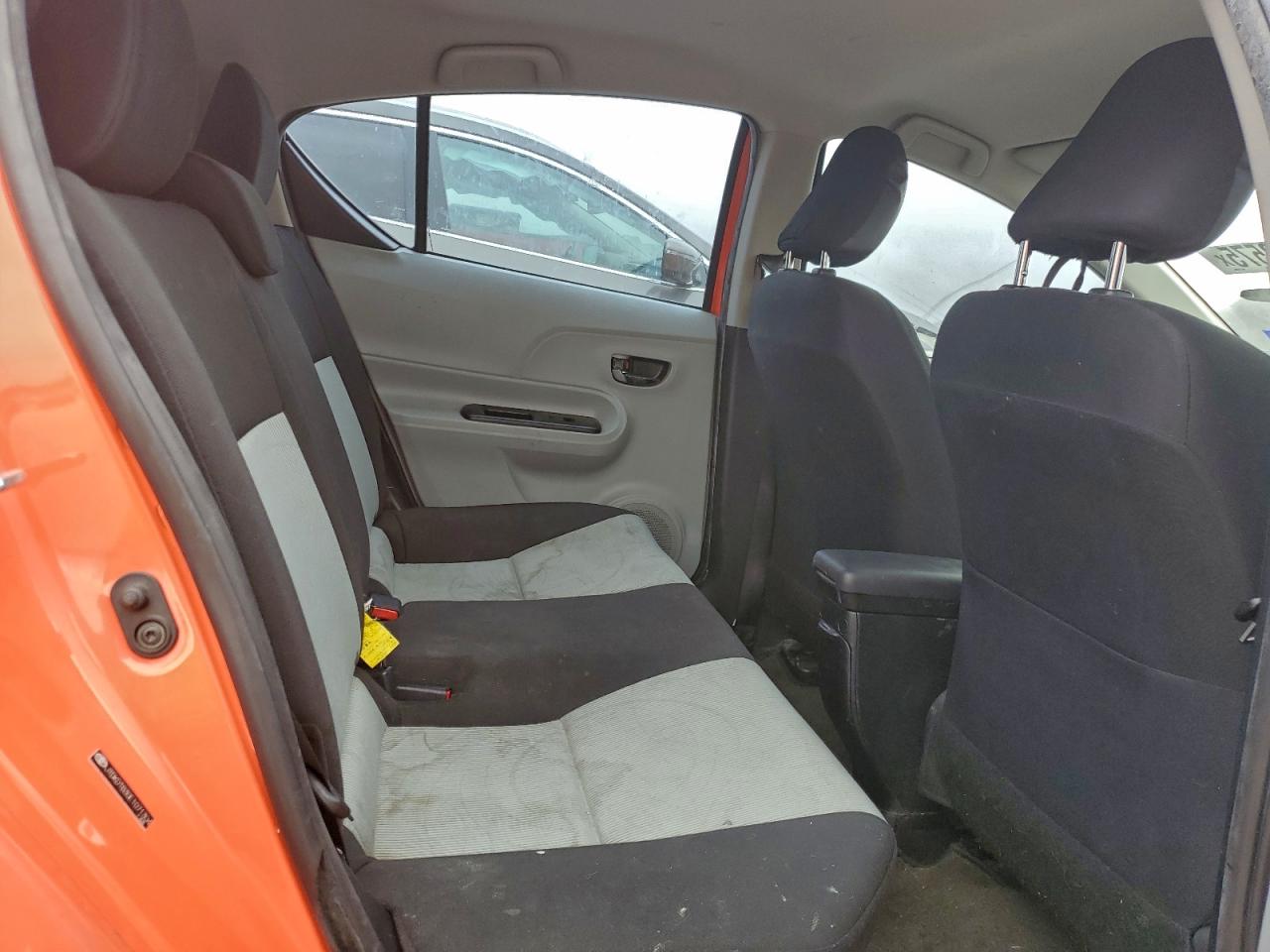 2014 TOYOTA PRIUS C photo 10