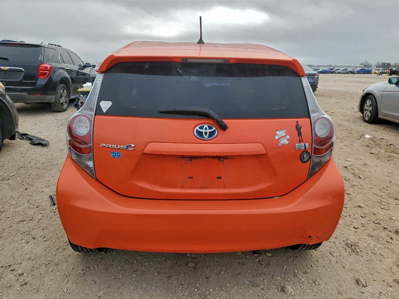 2014 TOYOTA PRIUS C photo 6