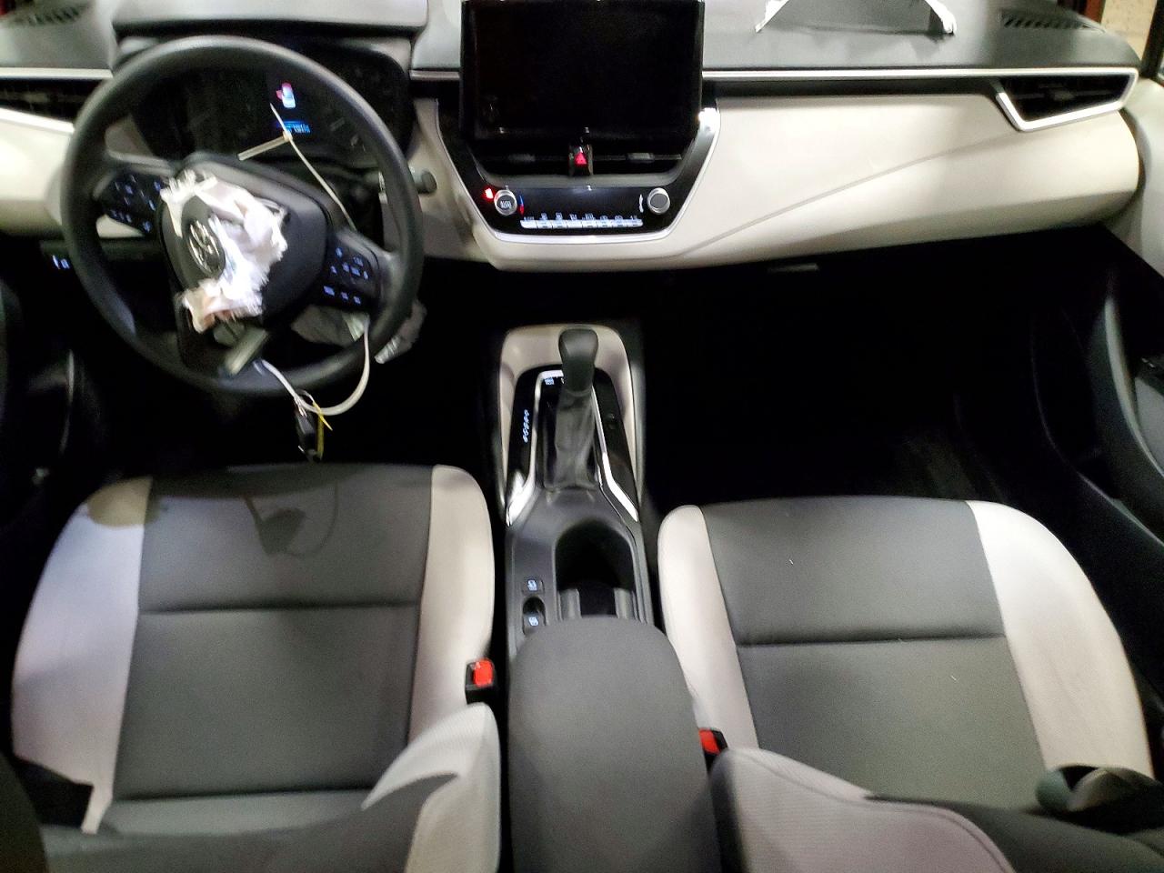 2025 TOYOTA COROLLA LE photo 8
