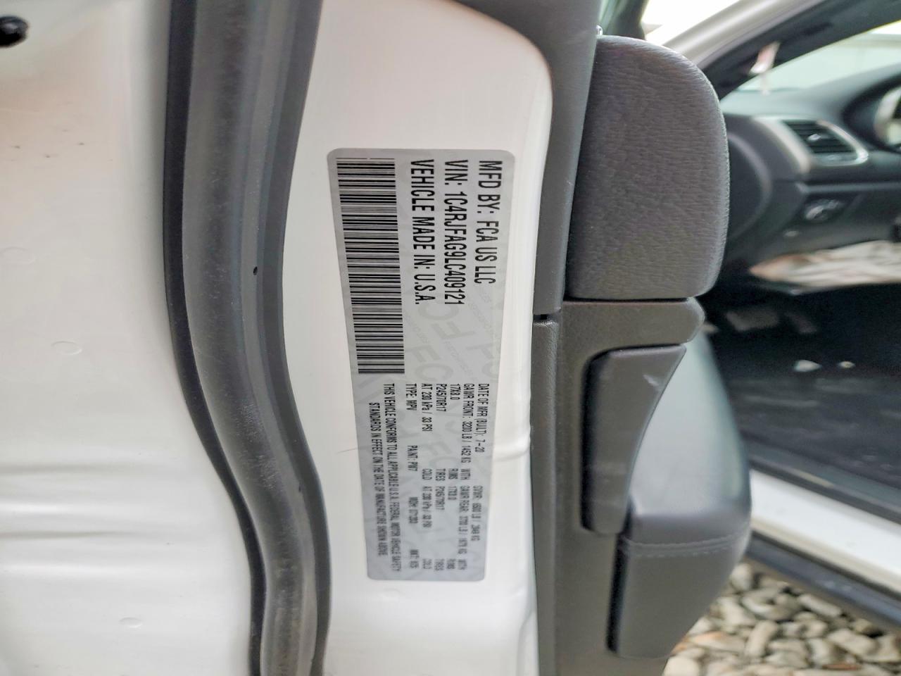 2020 JEEP GRAND CHEROKEE LAREDO photo 12
