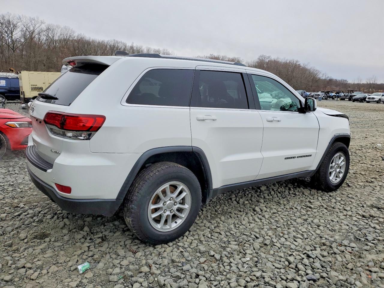 2020 JEEP GRAND CHEROKEE LAREDO photo 3