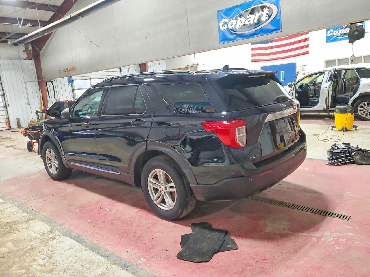 2020 FORD EXPLORER XLT photo 2