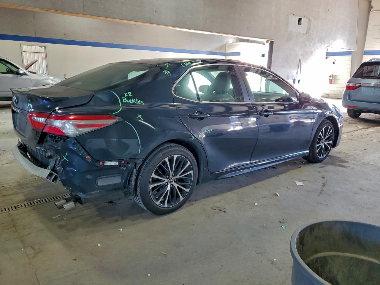2018 TOYOTA CAMRY L photo 3