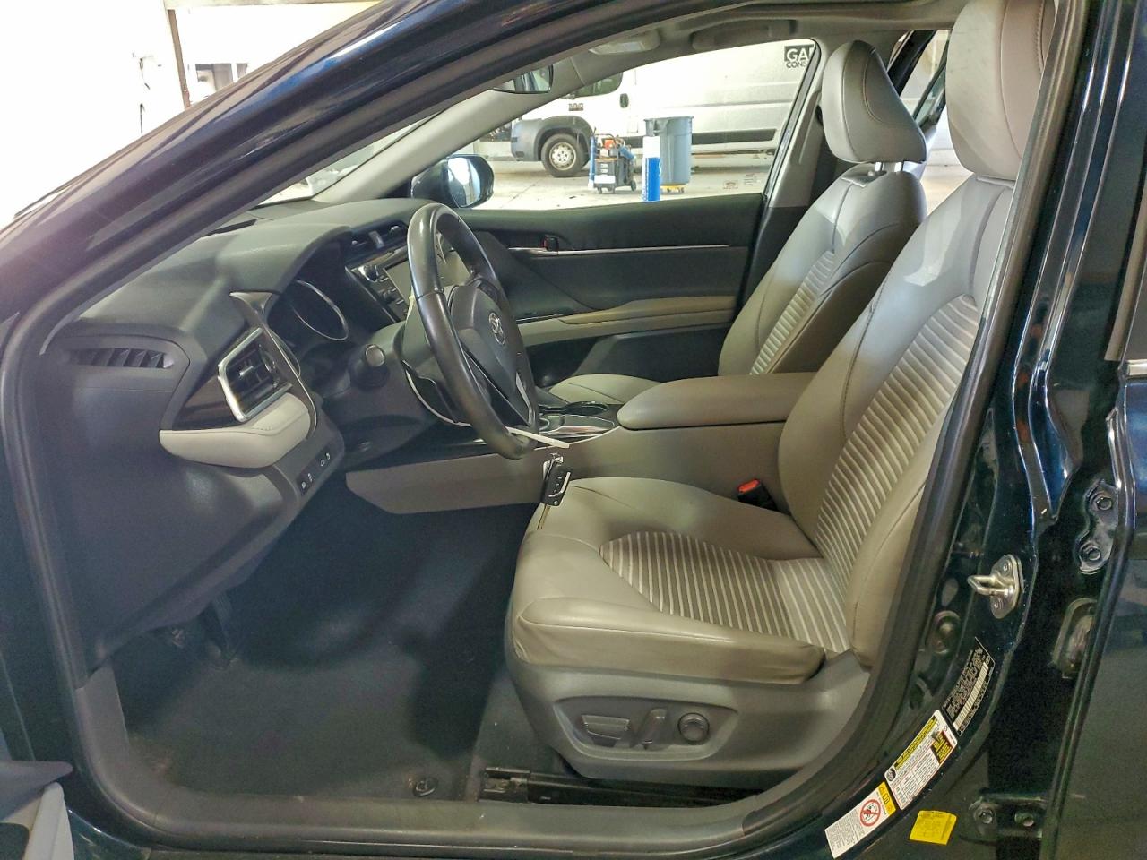 2018 TOYOTA CAMRY L photo 7