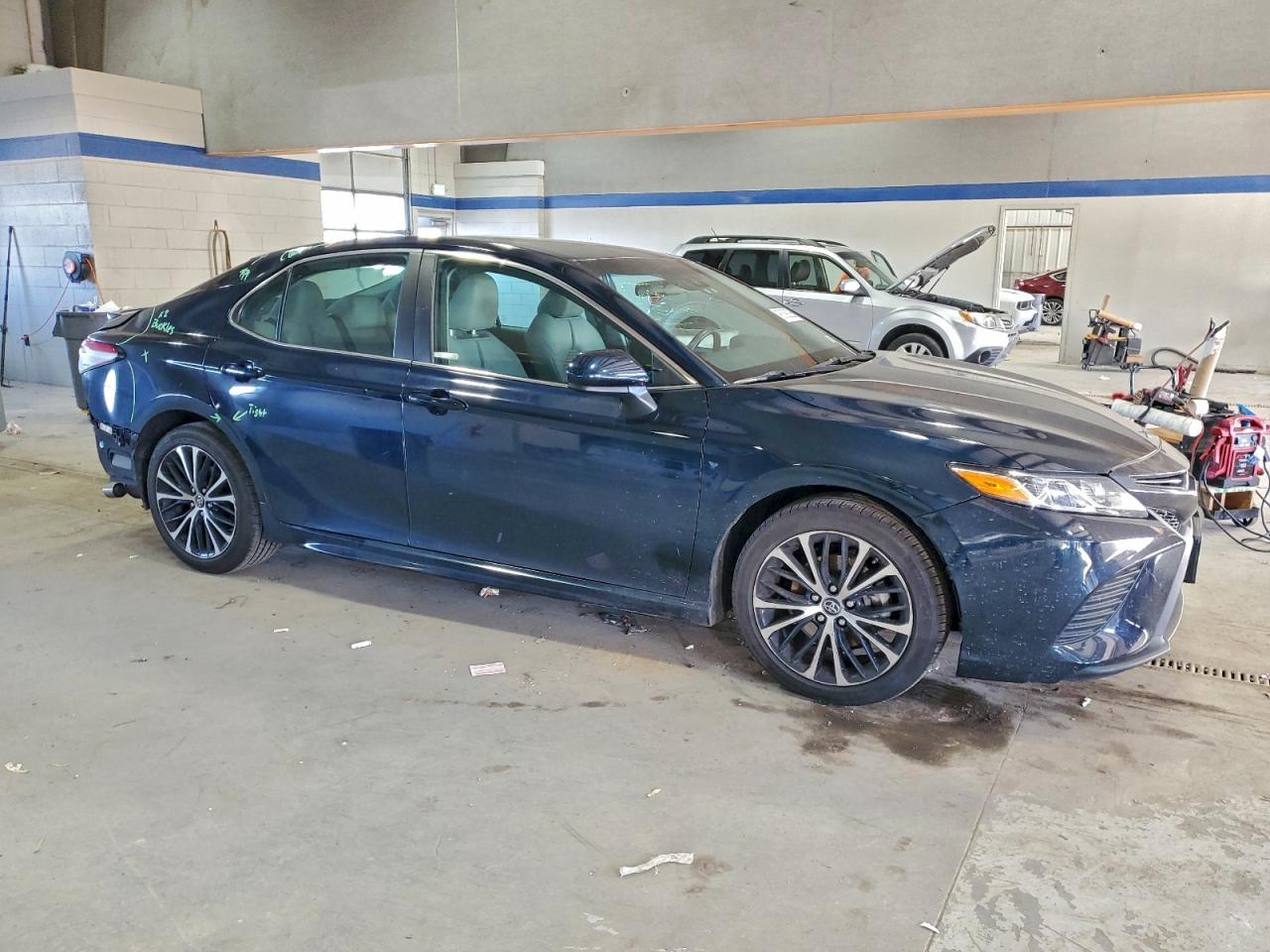 2018 TOYOTA CAMRY L photo 4