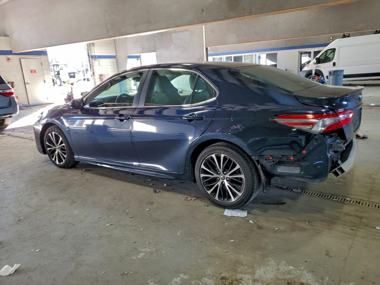 2018 TOYOTA CAMRY L photo 2