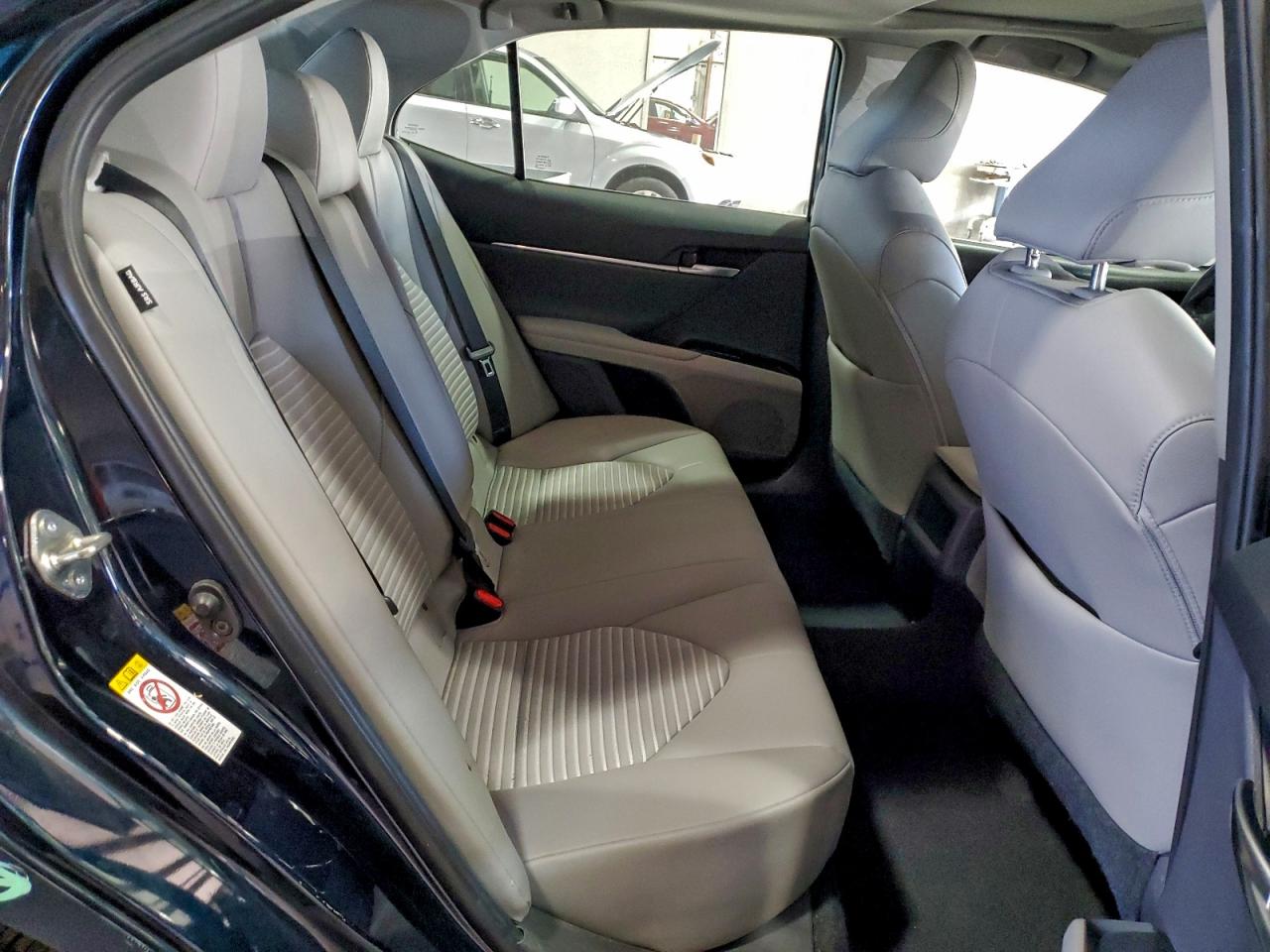 2018 TOYOTA CAMRY L photo 10