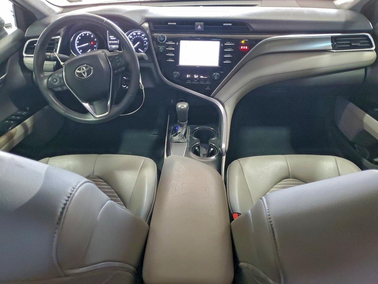 2018 TOYOTA CAMRY L photo 8