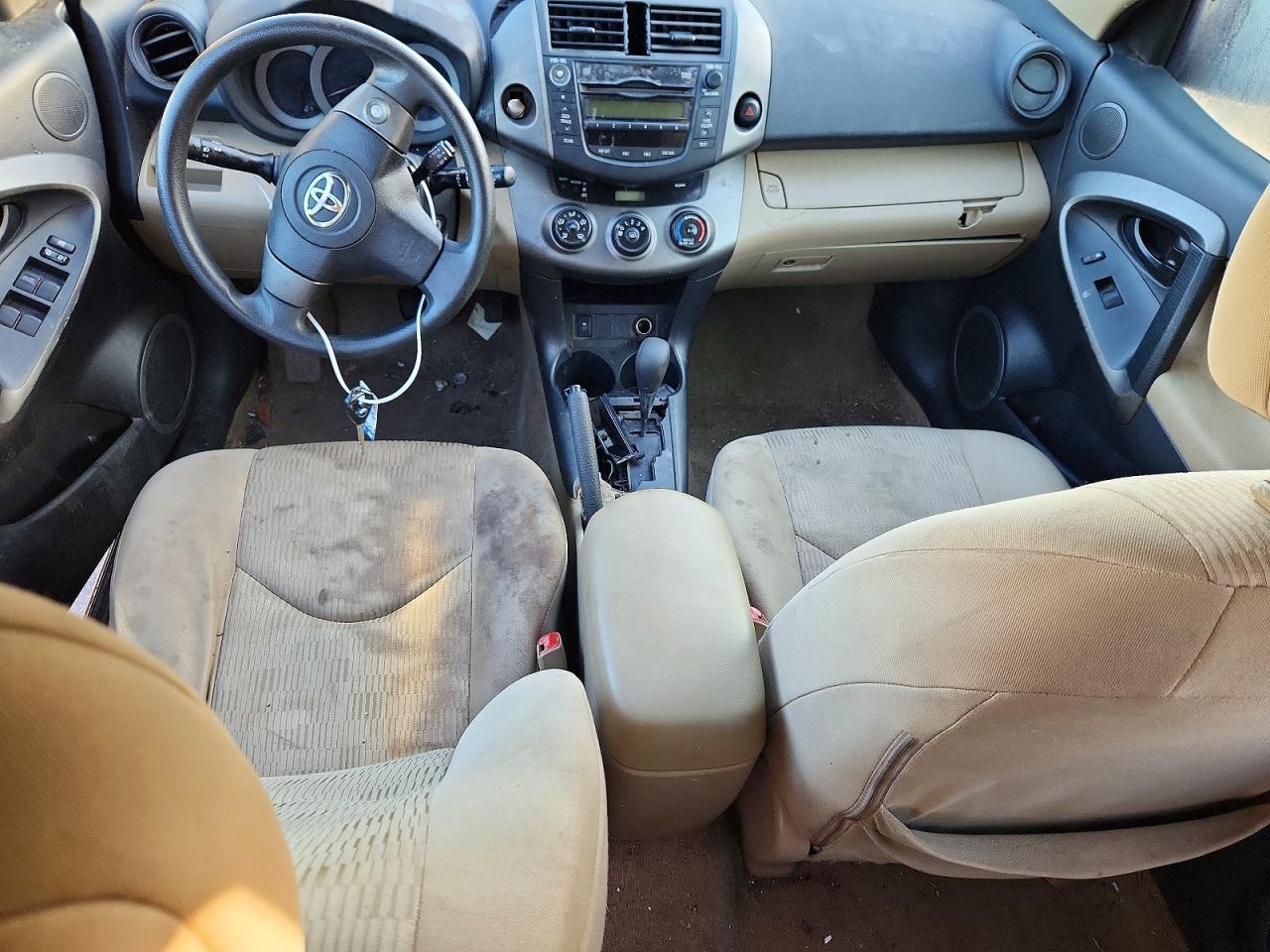 2011 TOYOTA RAV4 photo 8