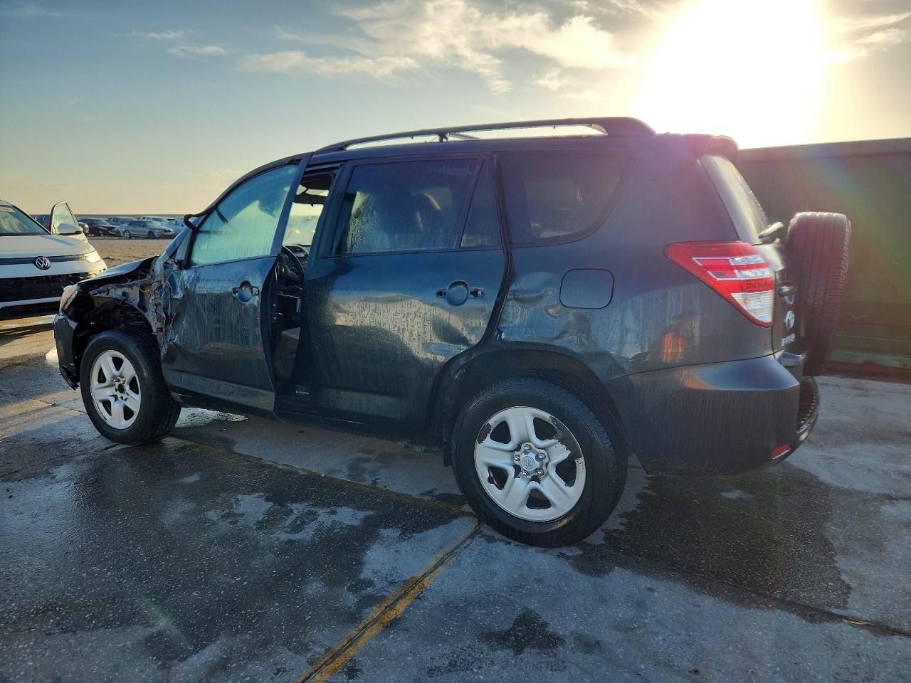 2011 TOYOTA RAV4 photo 2
