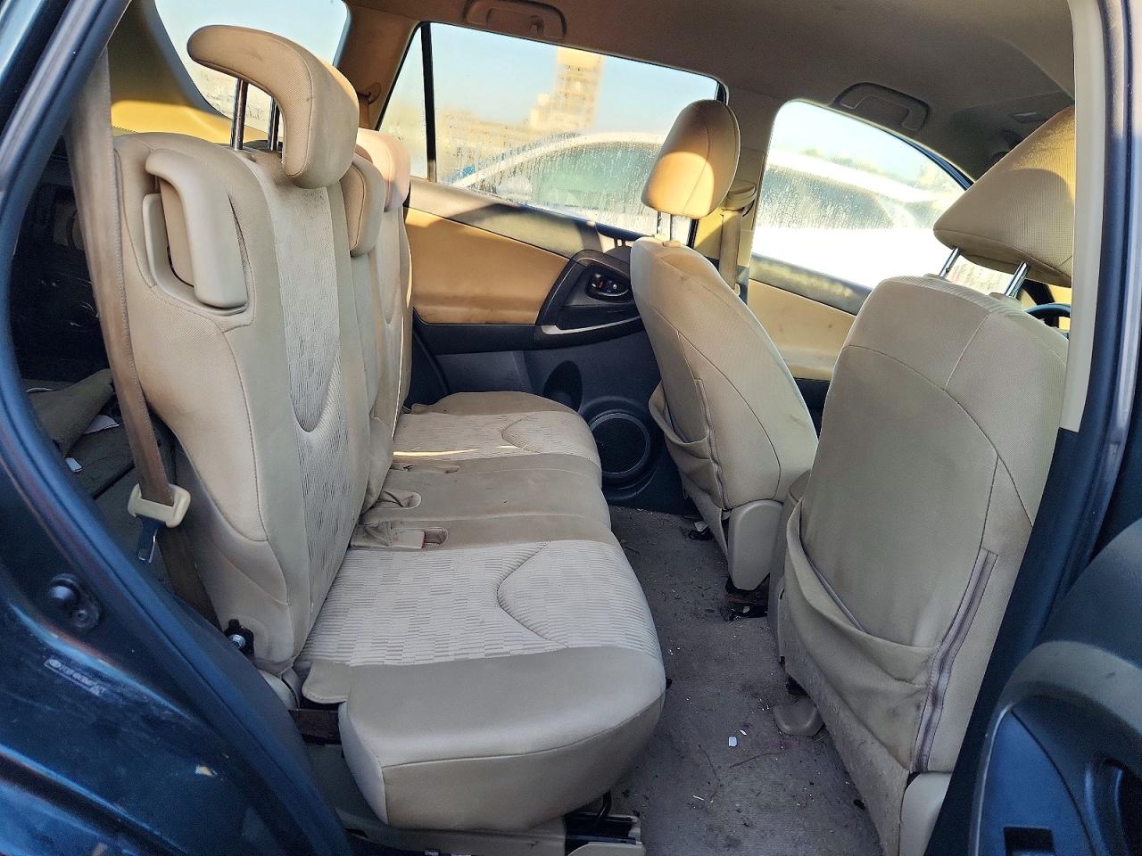 2011 TOYOTA RAV4 photo 11