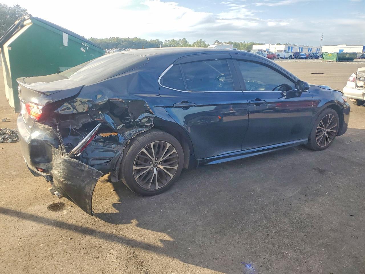 2018 TOYOTA CAMRY L photo 3