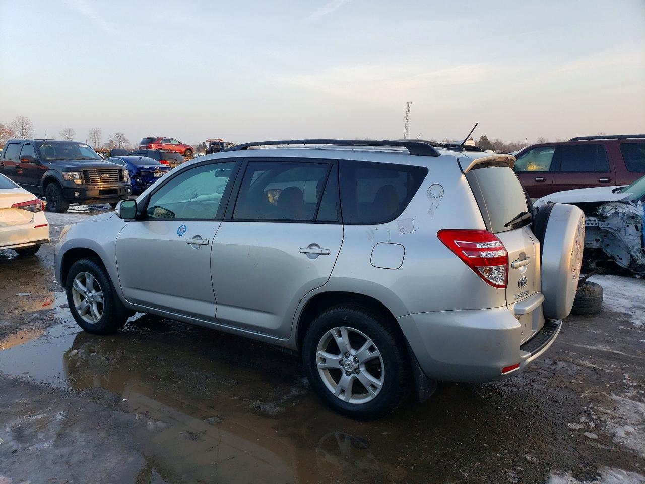 2012 TOYOTA RAV4 photo 2
