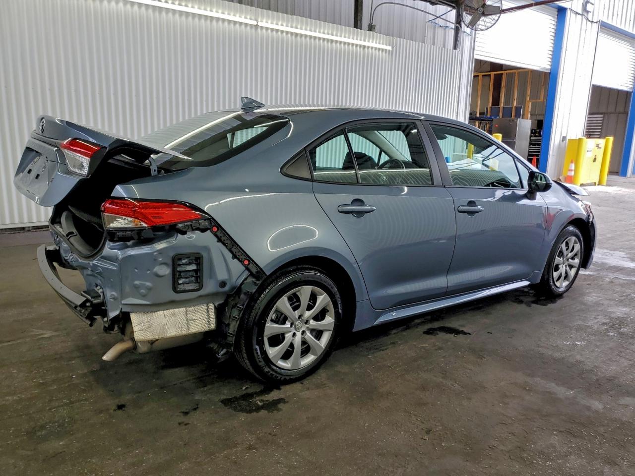 2025 TOYOTA COROLLA LE photo 3