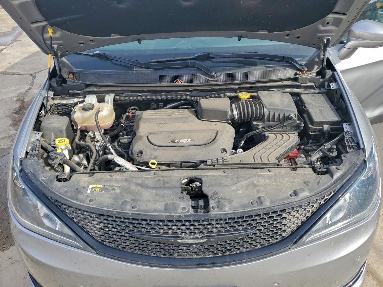 2019 CHRYSLER PACIFICA TOURING L PLUS photo 12