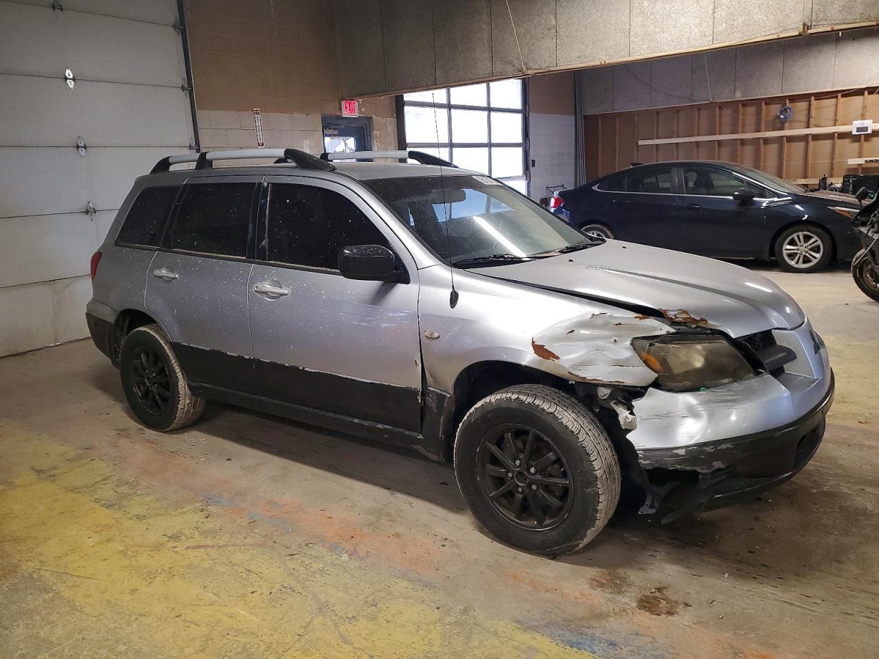 2004 MITSUBISHI OUTLANDER LS photo 4