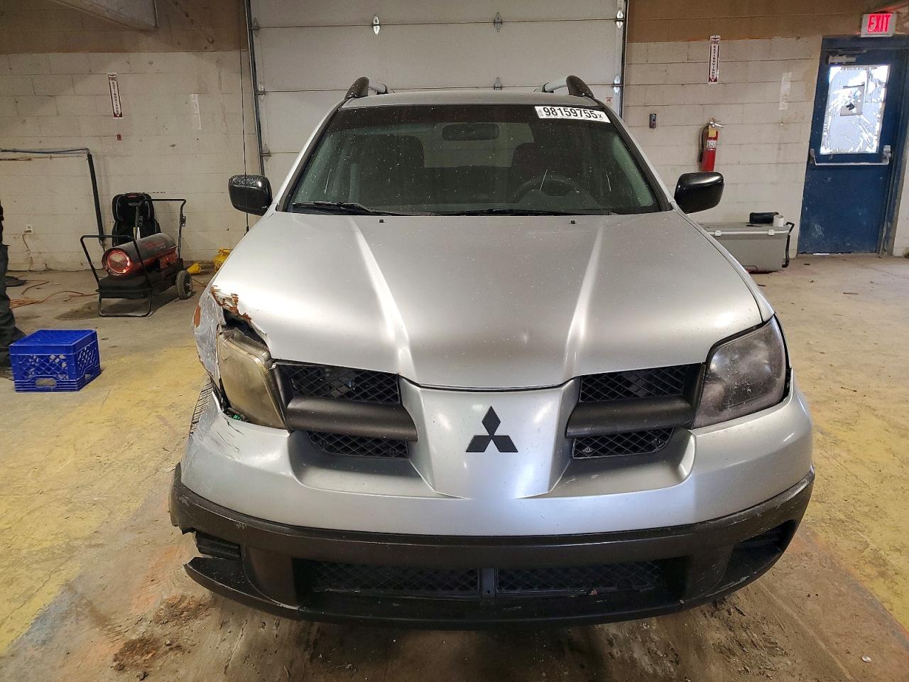 2004 MITSUBISHI OUTLANDER LS photo 5