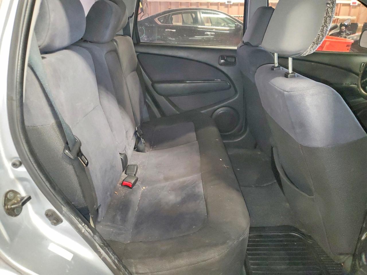 2004 MITSUBISHI OUTLANDER LS photo 10