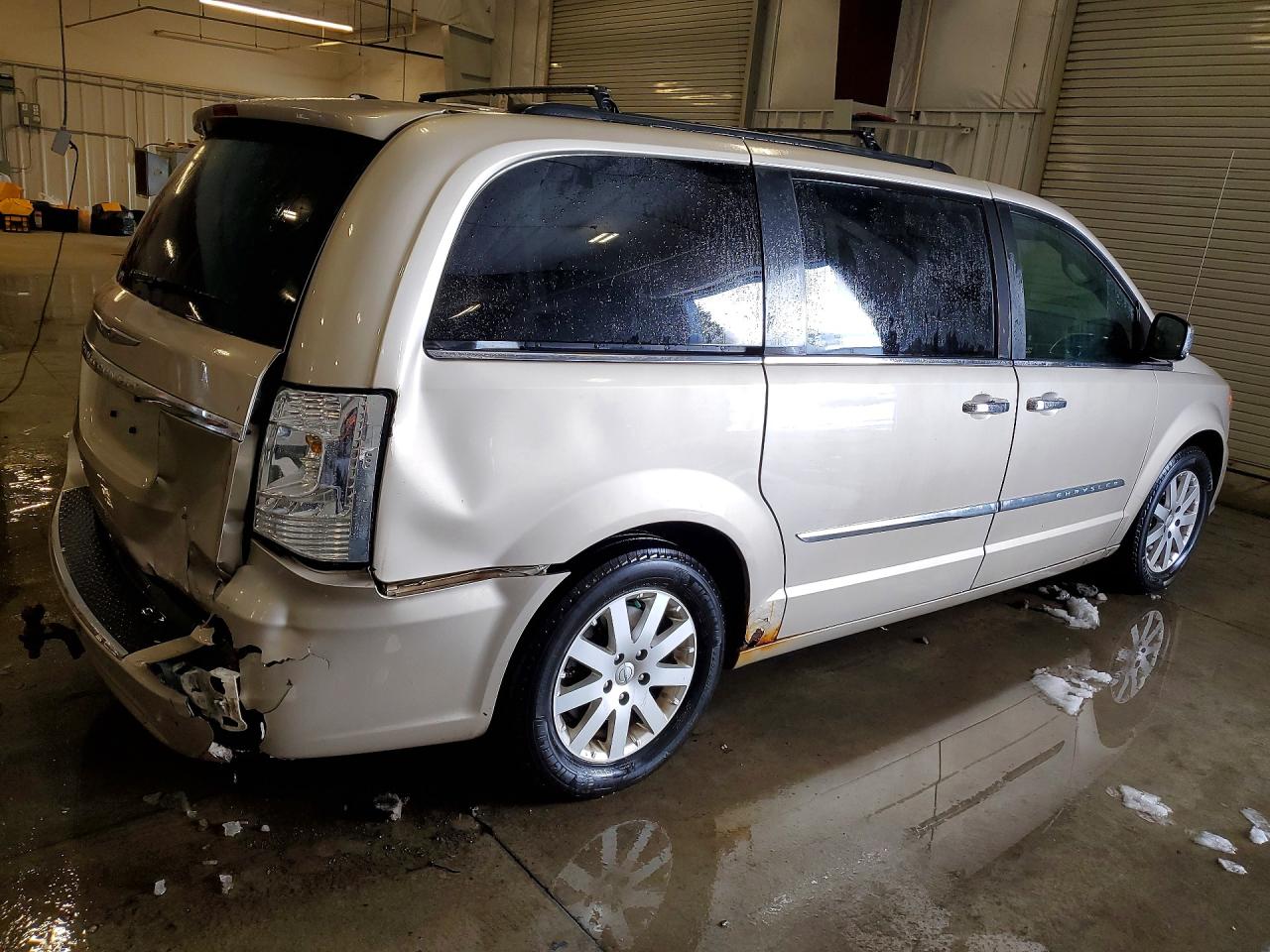 2012 CHRYSLER TOWN & COUNTRY TOURING L photo 3
