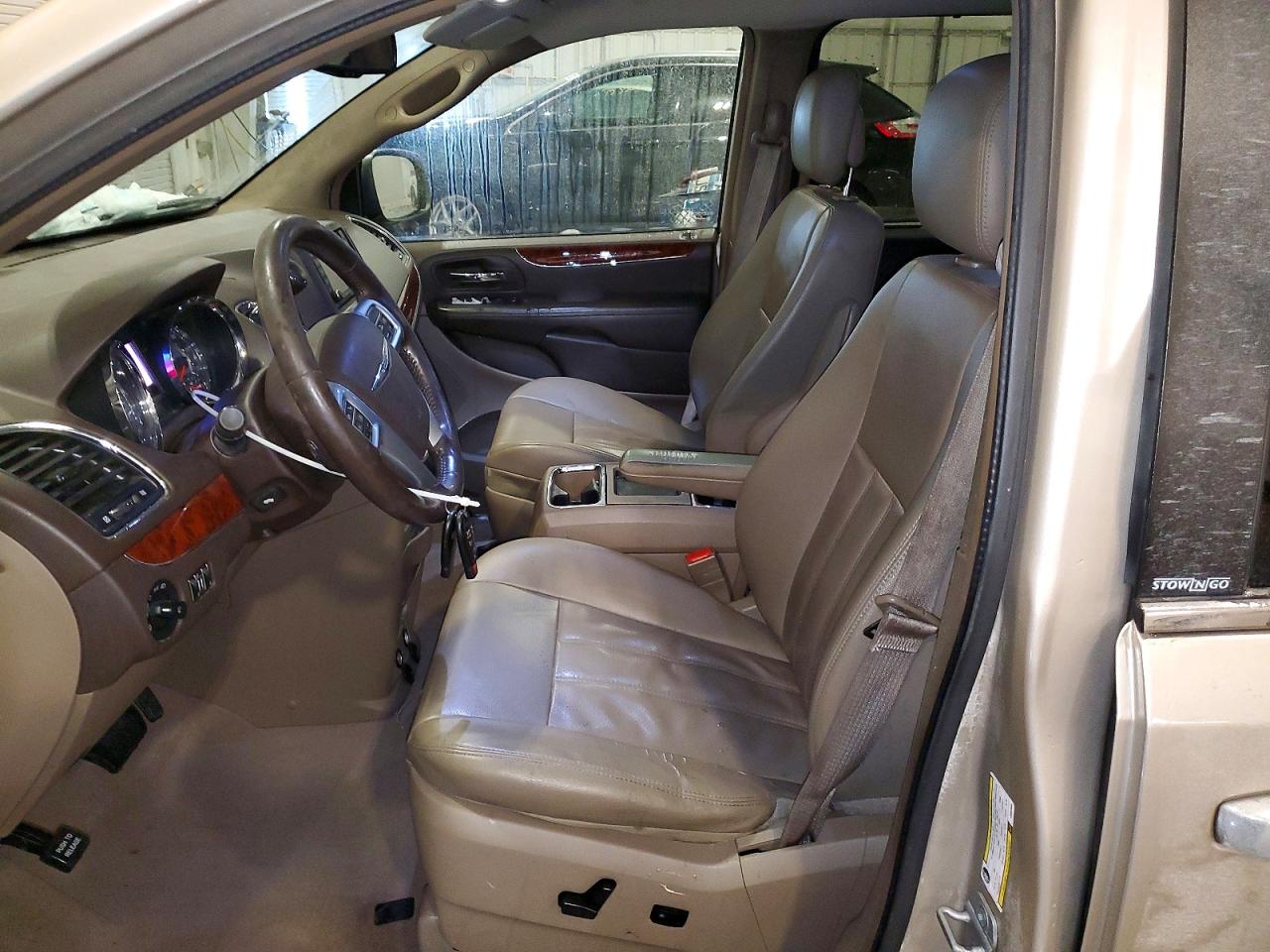 2012 CHRYSLER TOWN & COUNTRY TOURING L photo 7